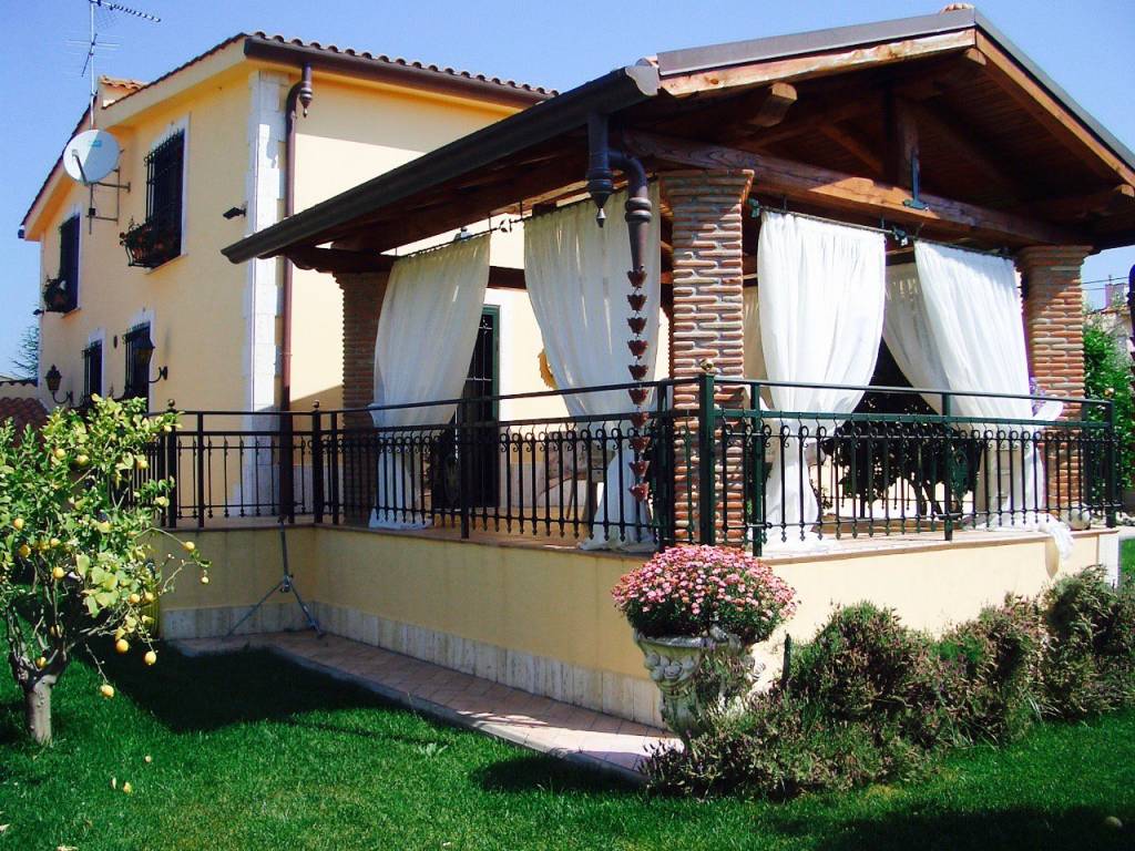 Villa in vendita ad Anzio via Claudio Monteverdi