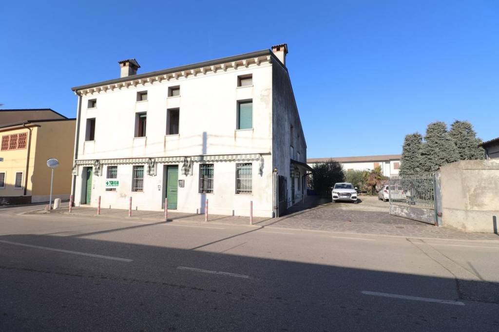 Villa Bifamiliare in vendita a Roverbella via Solferino e San Martino, 33