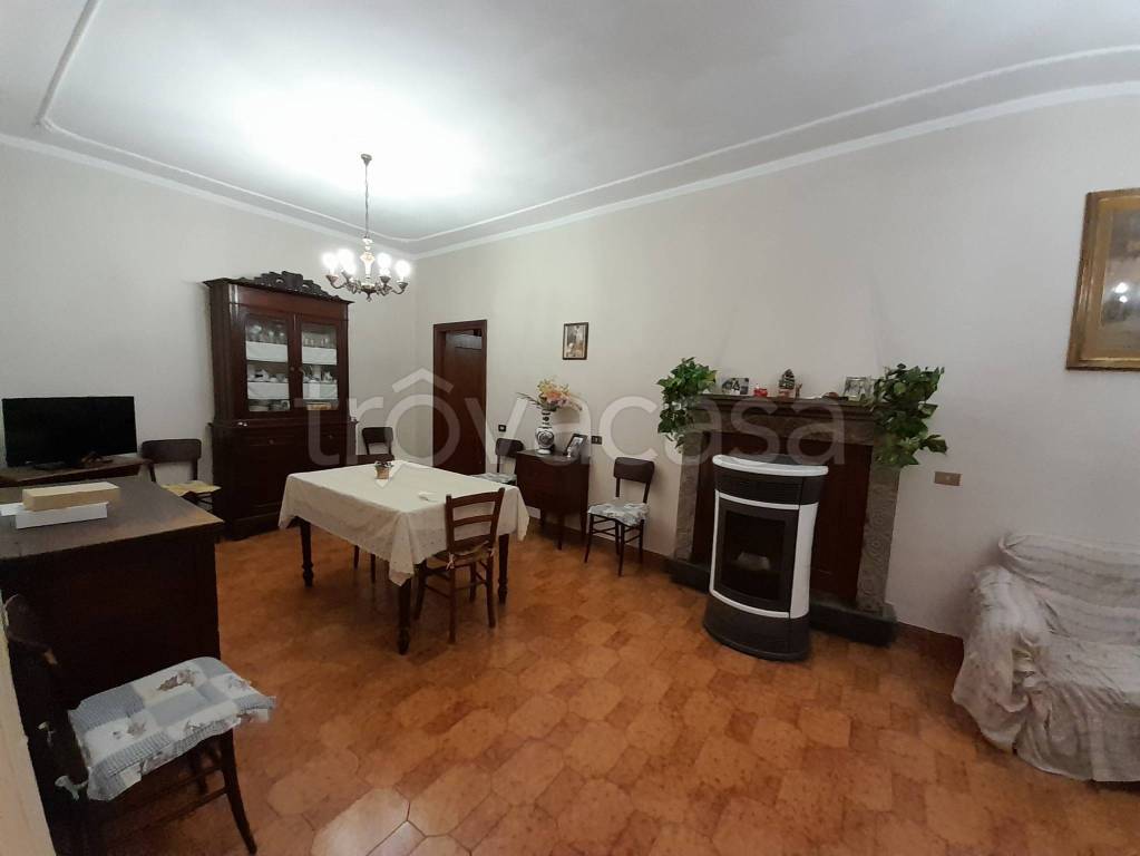 Appartamento in vendita a Caprarola via Giuseppe Garibaldi