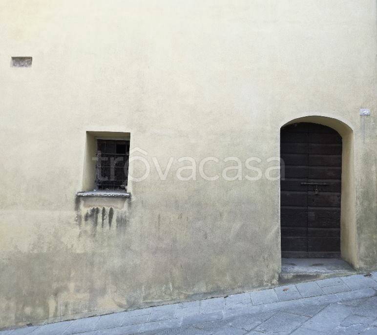 Magazzino in vendita a Todi via Borgo Nuovo, 34