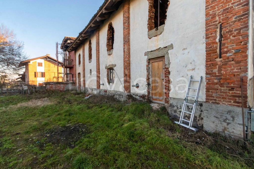 Rustico in vendita a Poirino frazione Cereaglio, 28