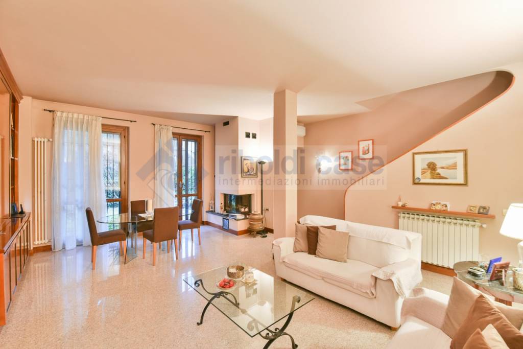 Villa a Schiera in vendita a Seregno via wagner