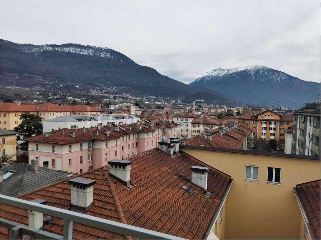 Appartamento in vendita a Trento via Perini