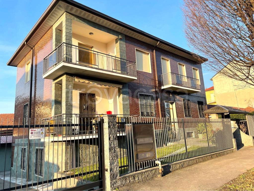 Appartamento in vendita a Garbagnate Milanese via Giuseppe Garibaldi, 12