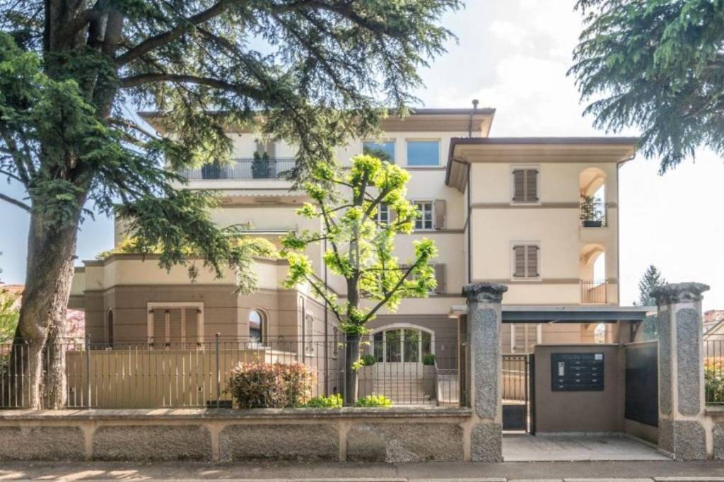 Appartamento in vendita a Lentate sul Seveso via Cesare Battisti, 20