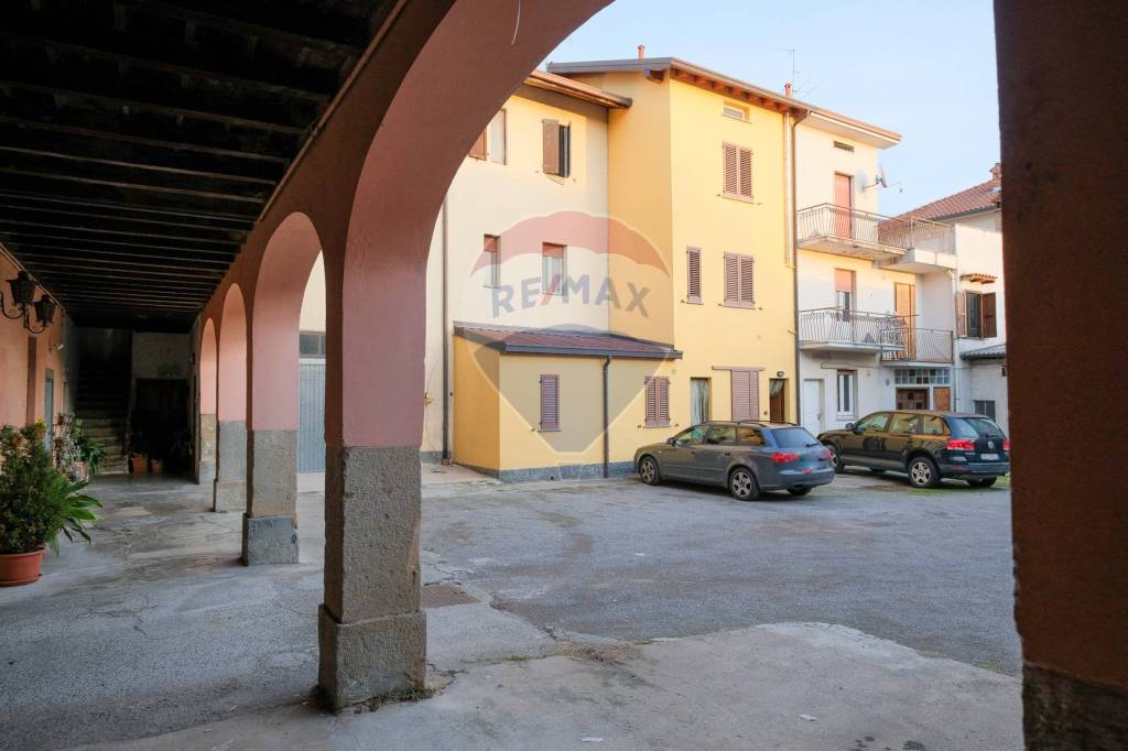 Appartamento in vendita a Calusco d'Adda via san francesco d'assisi, 232