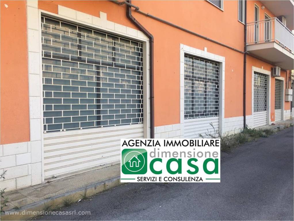 Negozio in vendita a Caltanissetta via Cimabue, 2