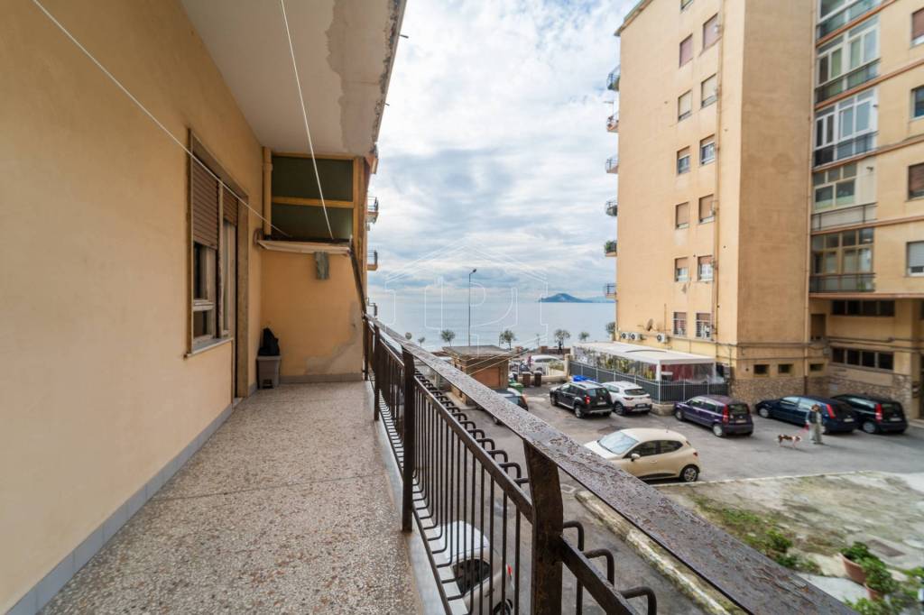 Appartamento in vendita a Pozzuoli via Napoli, 227