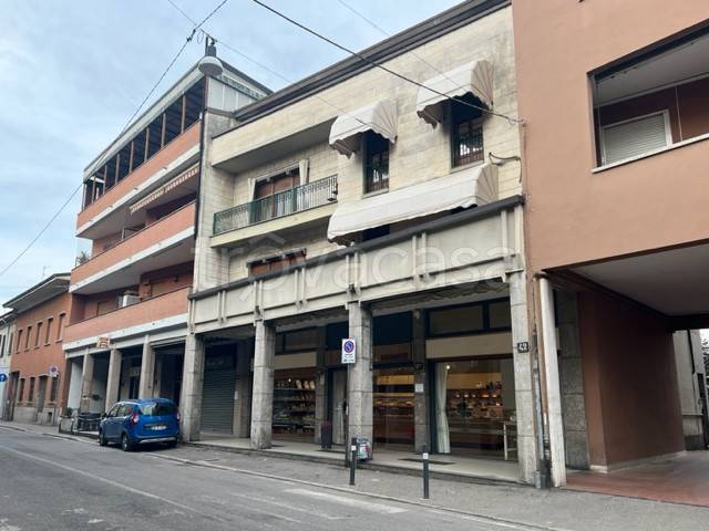 Negozio in vendita a Bovisio-Masciago via Roma, 42
