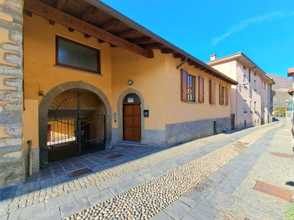 Appartamento in vendita a Berzo San Fermo via Antonio Locatelli, 10
