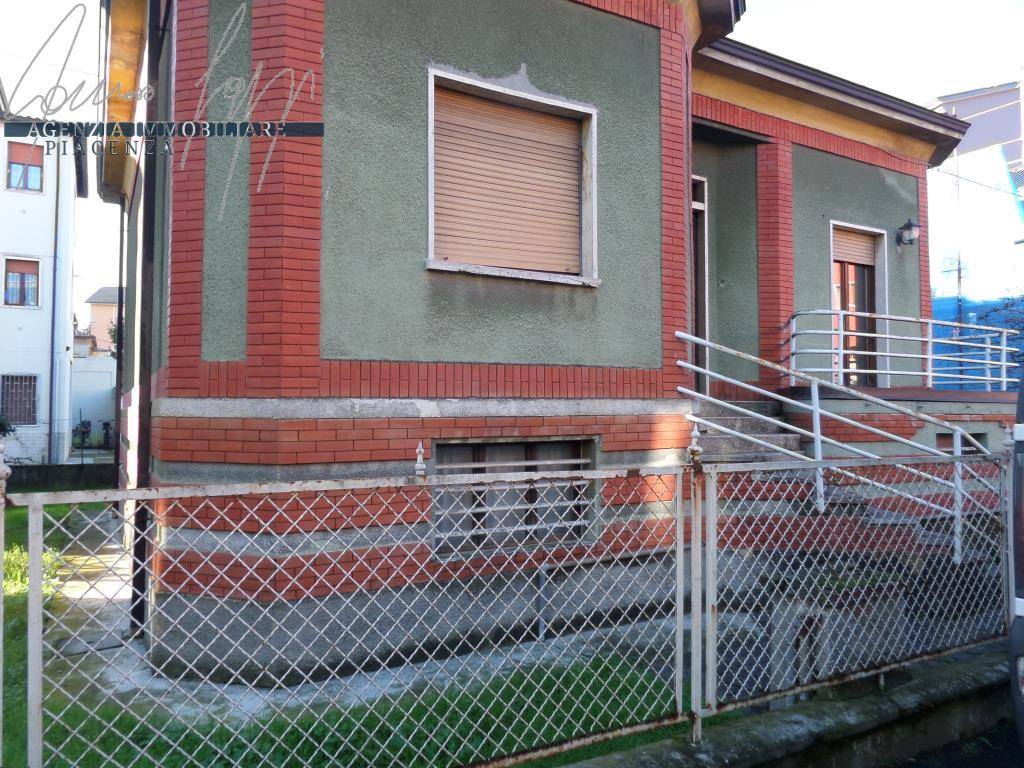 Casa Indipendente in vendita a Piacenza via 4 Novembre, 34