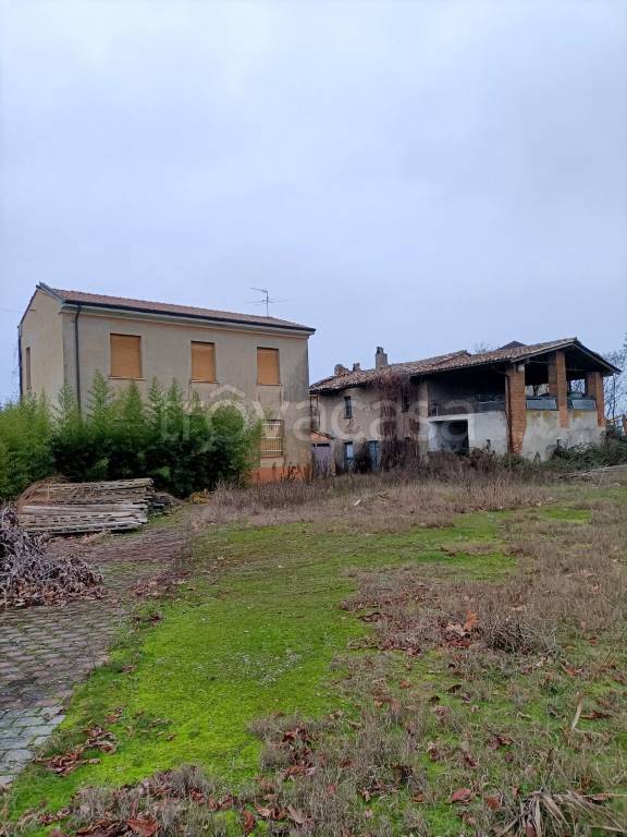 Villa in vendita a Borgonovo Val Tidone corniola