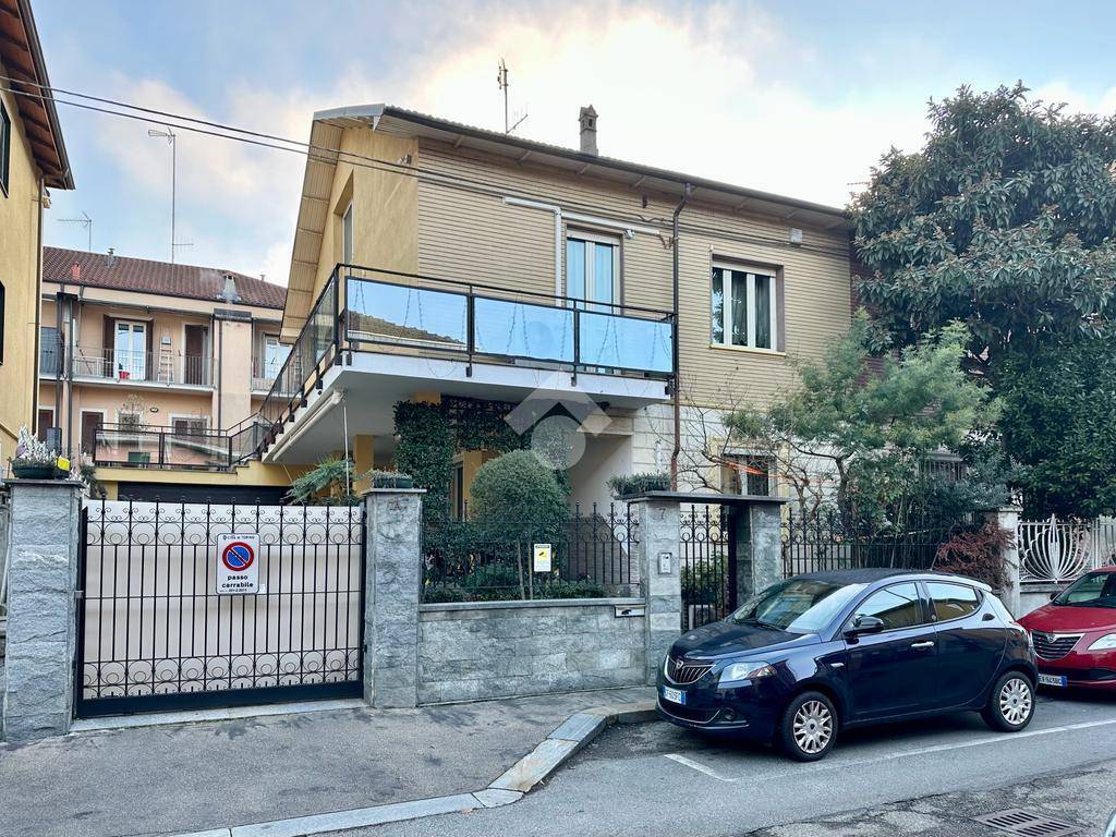 Casa Indipendente in vendita a Torino via ciotta, 7