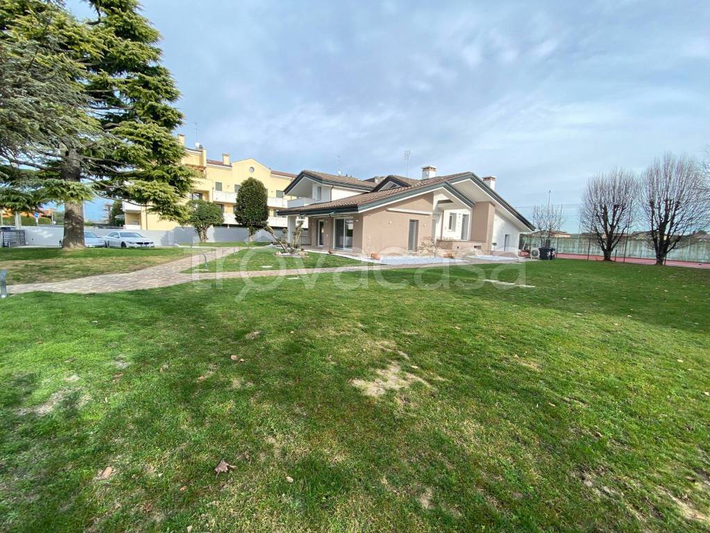 Villa in vendita a Fiesso d'Artico via Italia