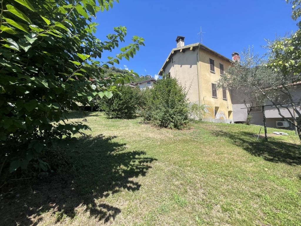 Villa in vendita a Gravedona ed Uniti via Prestino, 33