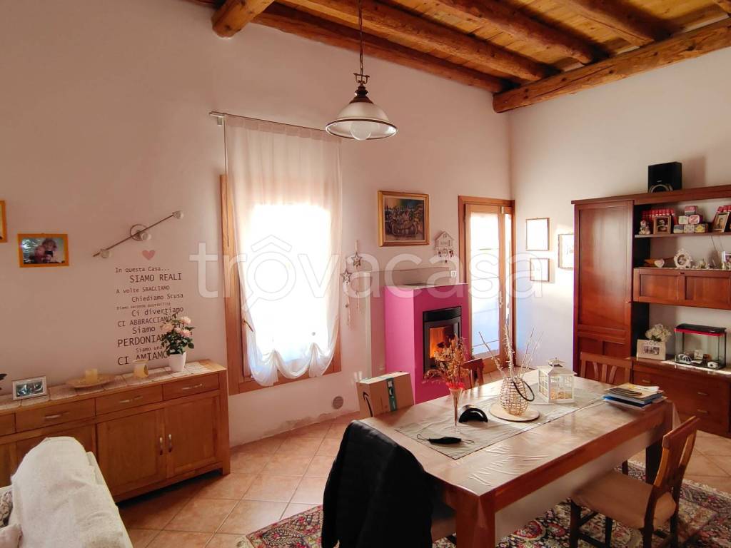Casa Indipendente in vendita a Vidor via Monte Grappa