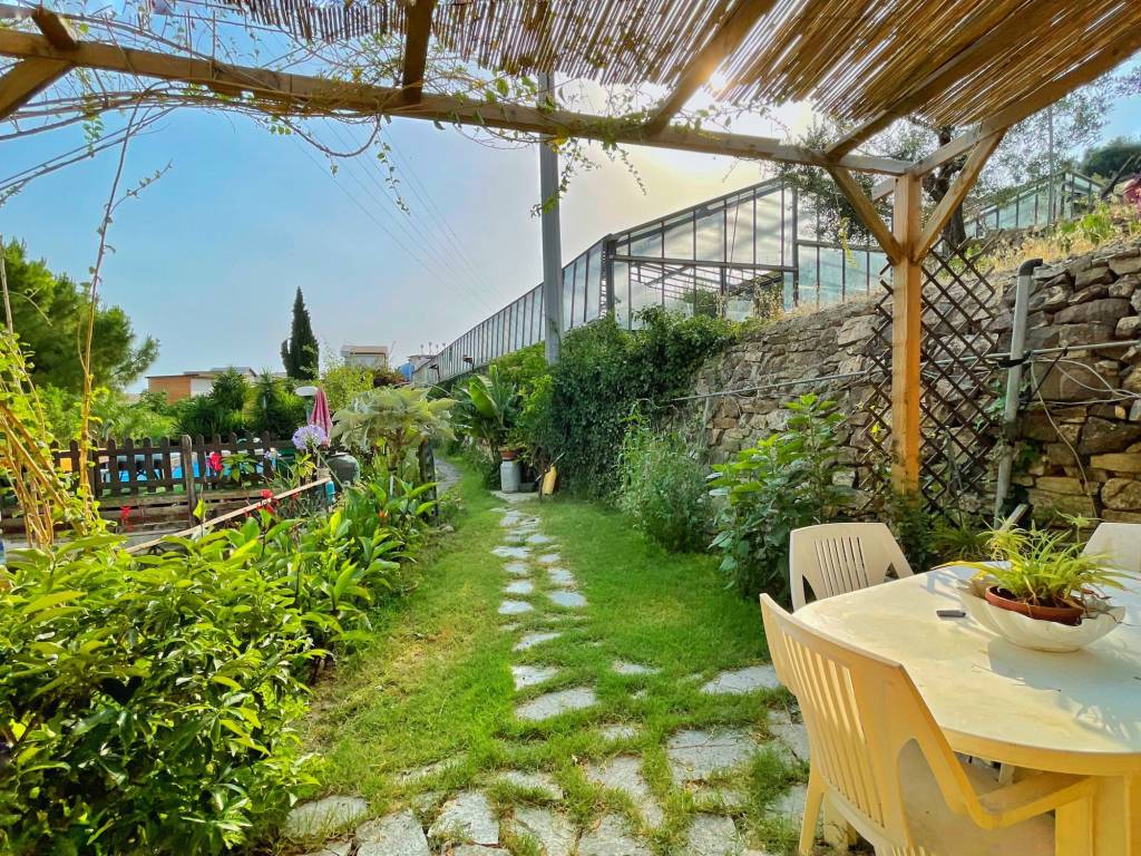 Villa in vendita a Riva Ligure via Aurelia, 2 Bis
