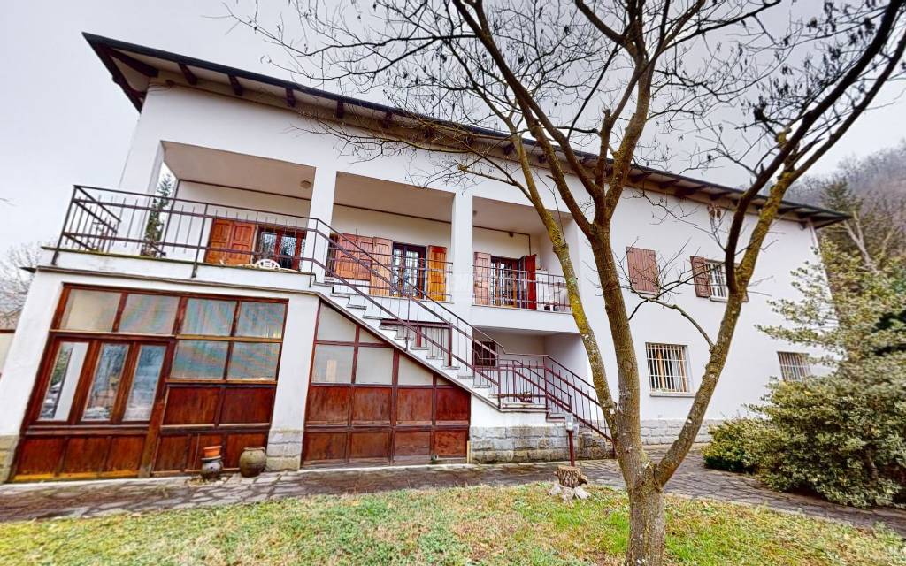 Villa Bifamiliare in vendita a Monte San Pietro via Landa