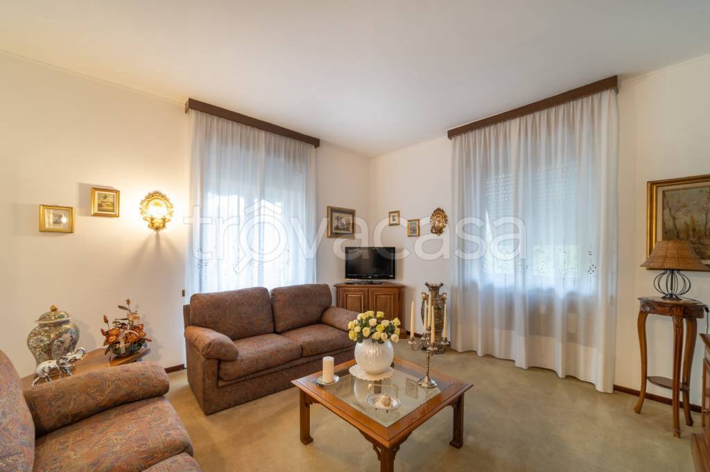 Appartamento in vendita a Cabiate via Achille Grandi 4.