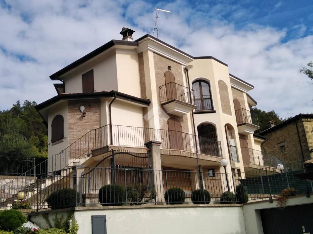 Villa Bifamiliare in vendita a Sassuolo via radici in monte, 1