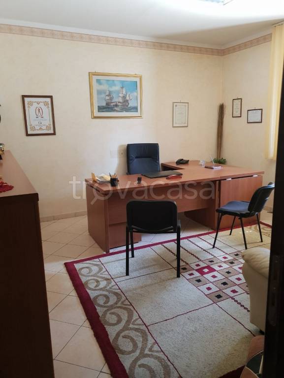 Ufficio in in affitto da privato a Borgia via Trieste, 2