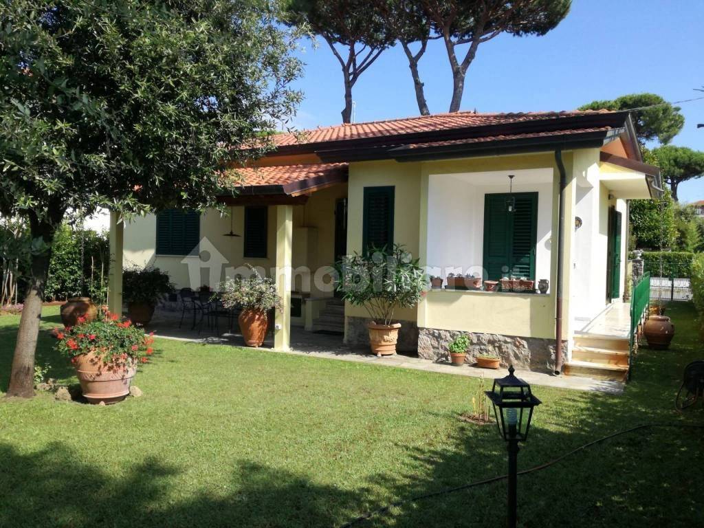 Villa in in vendita da privato a Pietrasanta via Firenze, 83