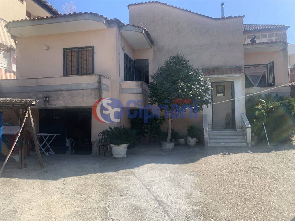 Villa in vendita a Giugliano in Campania via Selva Piccola, 67