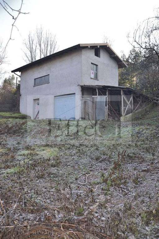 Casa Indipendente in vendita a Travedona-Monate via Vittorio Veneto
