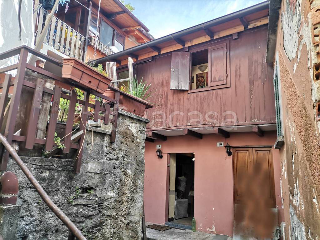Casa Indipendente in vendita a Cossogno via Montebello, 13