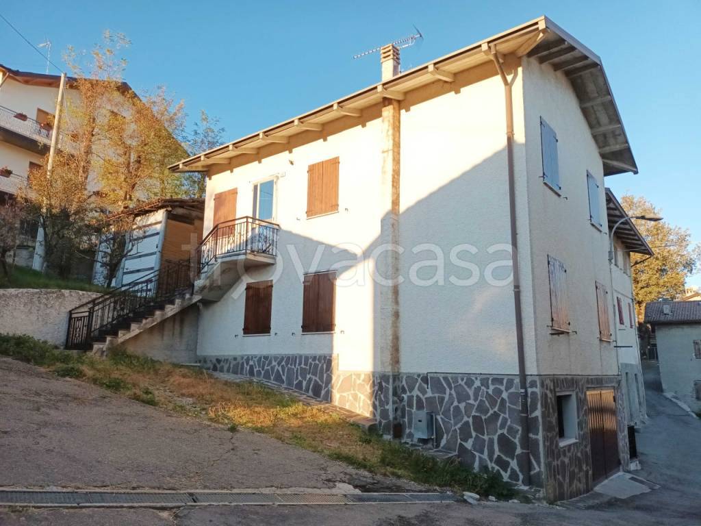 Villa in vendita a Castelnovo ne' Monti via Costa de Grassi