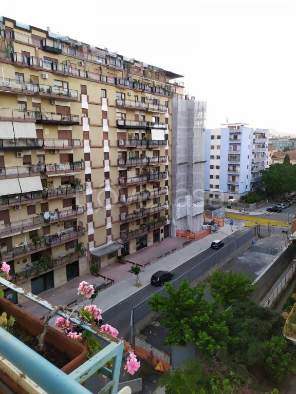 Appartamento in in vendita da privato a Palermo via Sicilia, 21