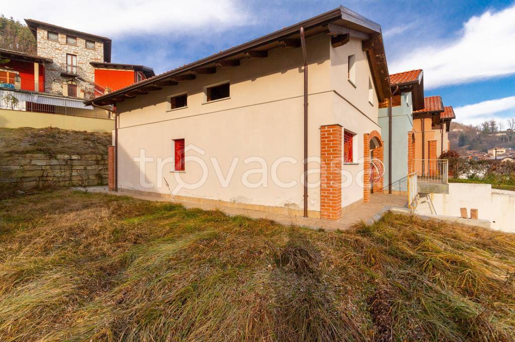Villa a Schiera in vendita a Saluzzo via Borgo Canave, 1