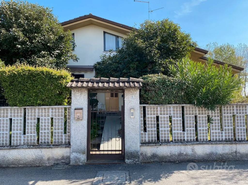 Villa in in vendita da privato a Castelnuovo Bocca d'Adda via Giovanni Falcone, 7