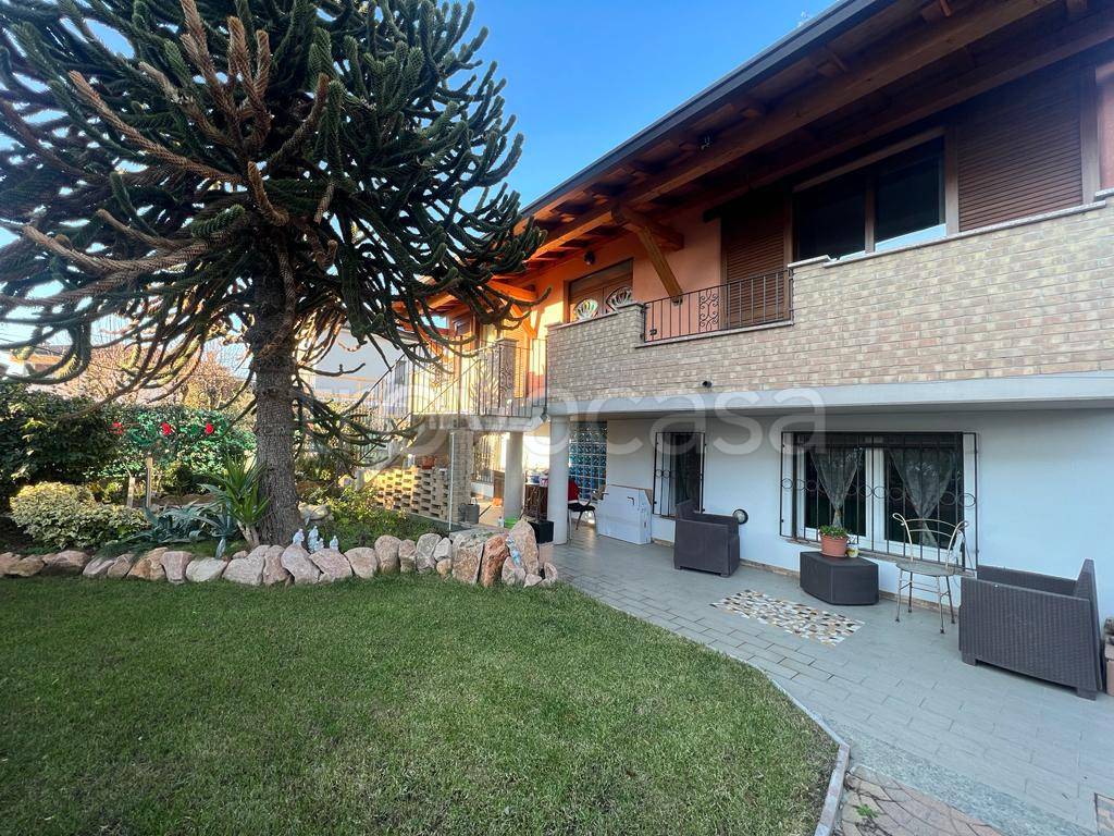 Villa in vendita a Mozzate via Antonio Guglielmetti, 18