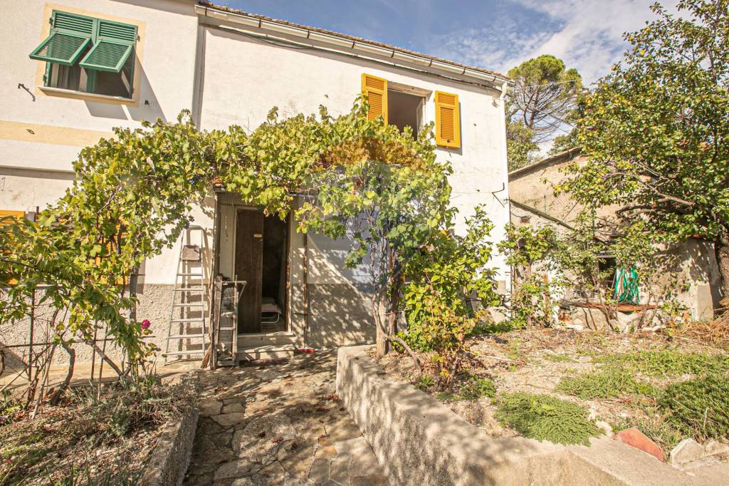 Casa Indipendente in vendita a Sant'Olcese via Otrali, 21