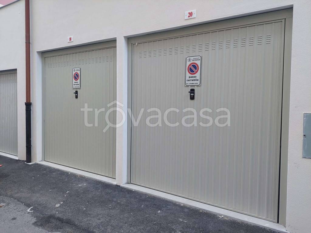 Garage in vendita a Genova via Degli Storace