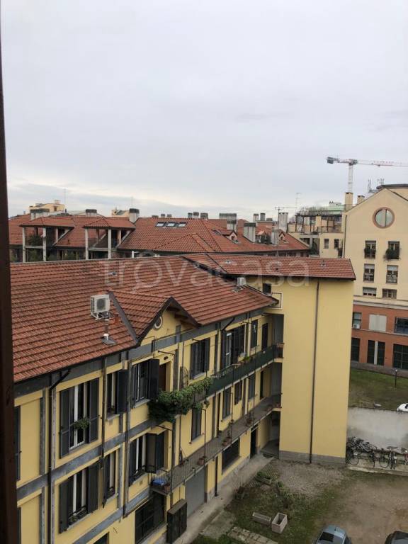 Appartamento in affitto a Milano via Pietro Custodi, 4