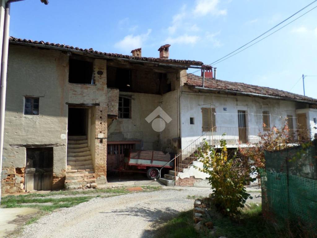Casa Indipendente in vendita a Monforte d'Alba fraz. S. Sebastiano