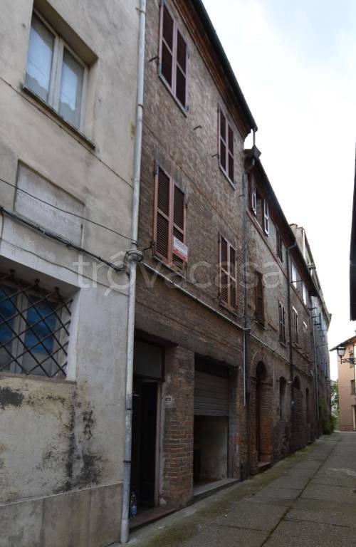 Appartamento in vendita a Comunanza piazza Santa Caterina, 14