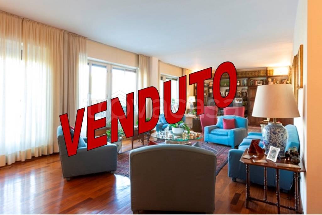 Appartamento in vendita a Milano corso Sempione