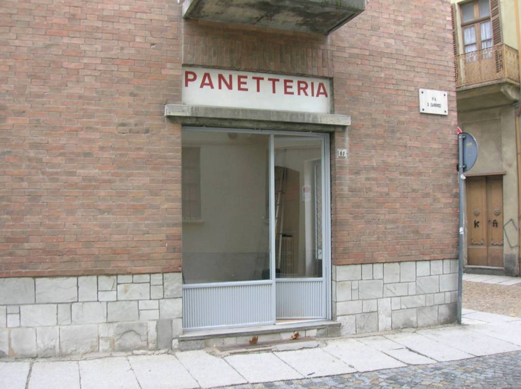 Negozio in affitto ad Asti via Giosuè Carducci, 68