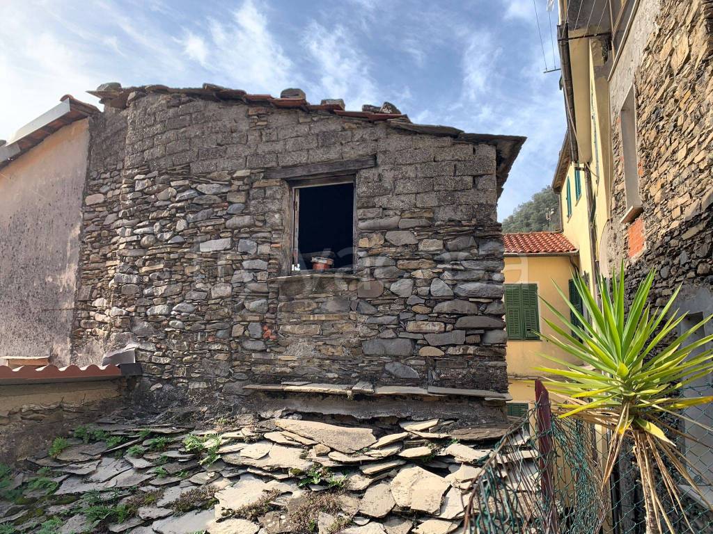 Casa Indipendente in vendita a Badalucco via Vezzargo