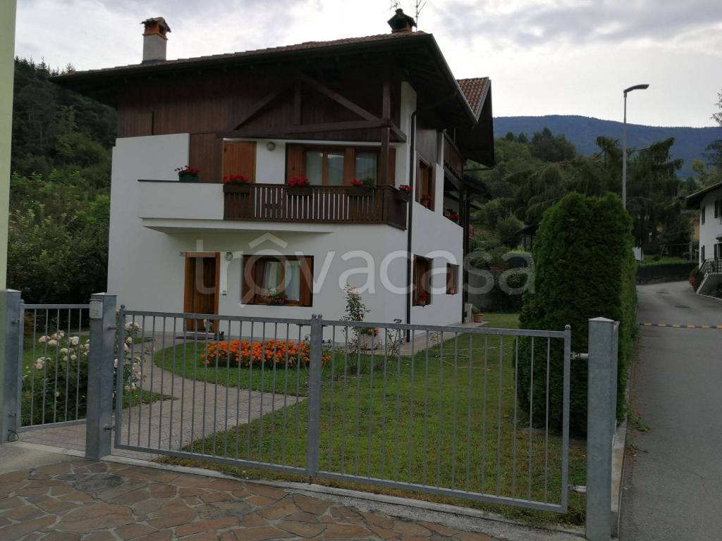 Villa in in vendita da privato a Comano Terme via delle Fucine, 31