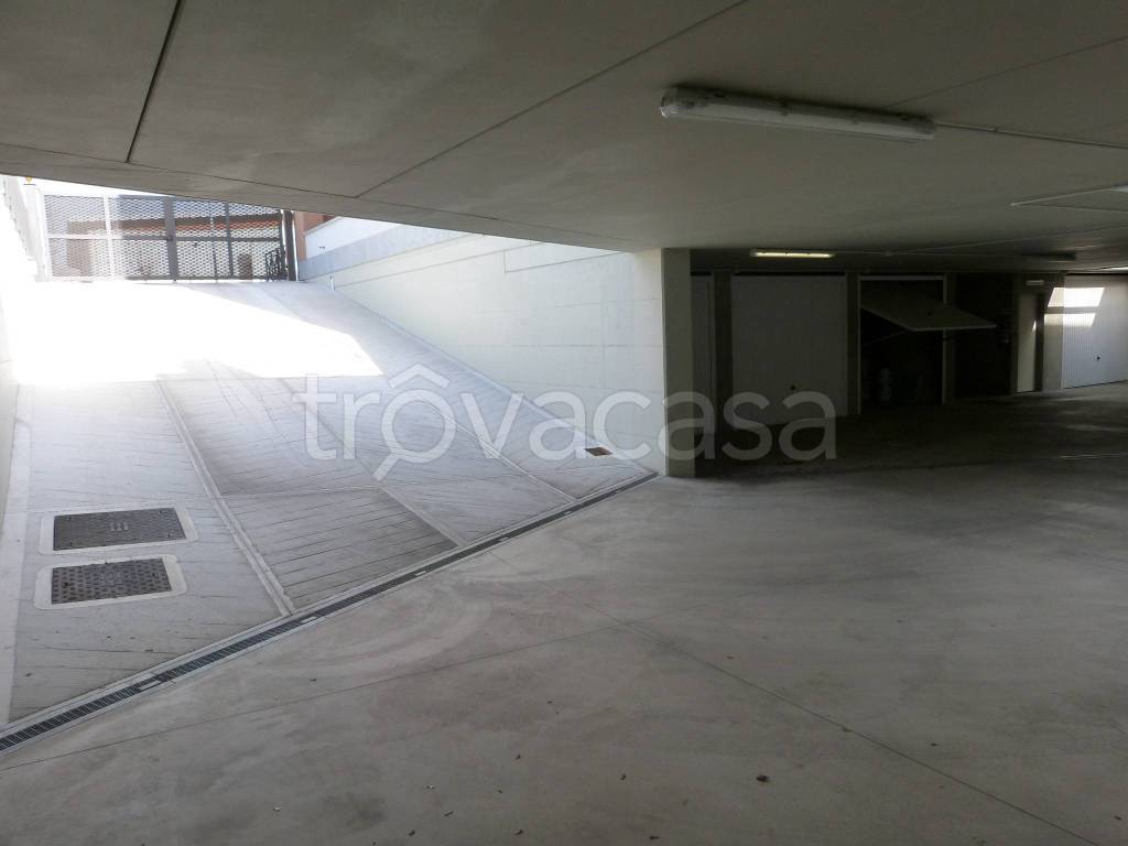 Garage in vendita a Grugliasco via Barberà del Valles, 33