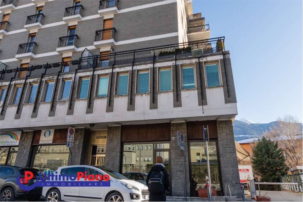 Ufficio in vendita ad Aosta corso Saint Martin de Corleans, 41