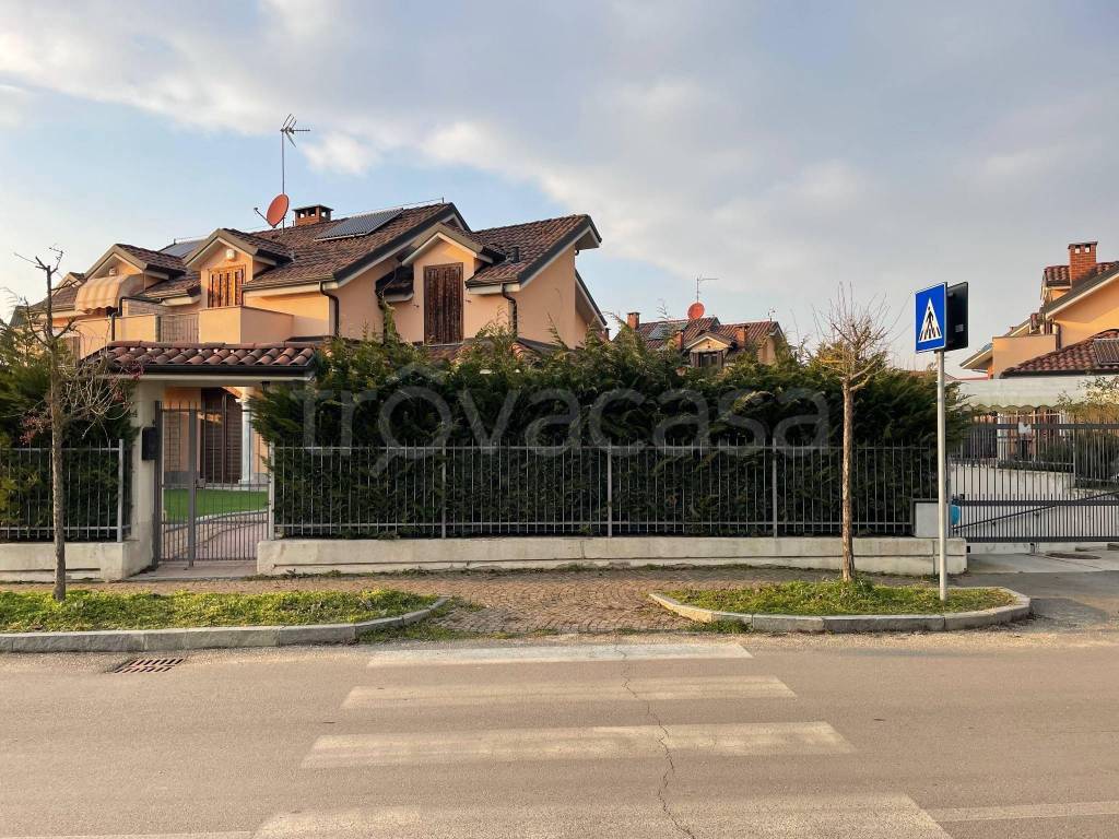 Villa Bifamiliare in in vendita da privato a La Loggia via Leonardo Sciascia, 44
