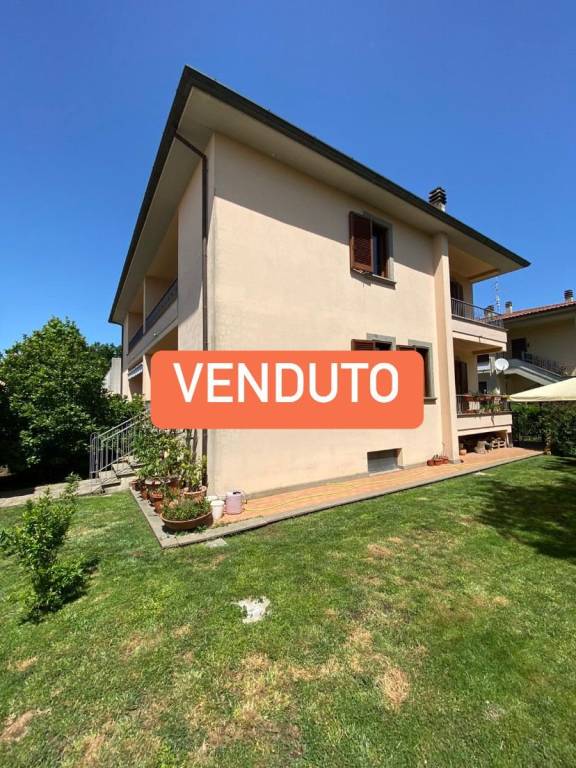 Villa Bifamiliare in vendita a Capodimonte via Etruria, 13
