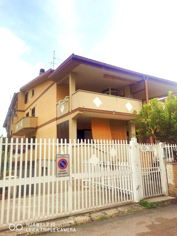 Villa Bifamiliare in vendita a Guidonia Montecelio via Guglielmo Pepe