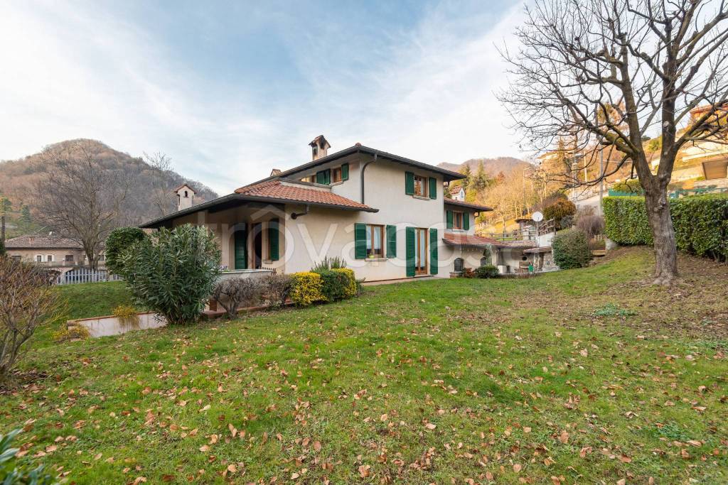 Villa in vendita ad Almenno San Salvatore via Clanezzo, 9