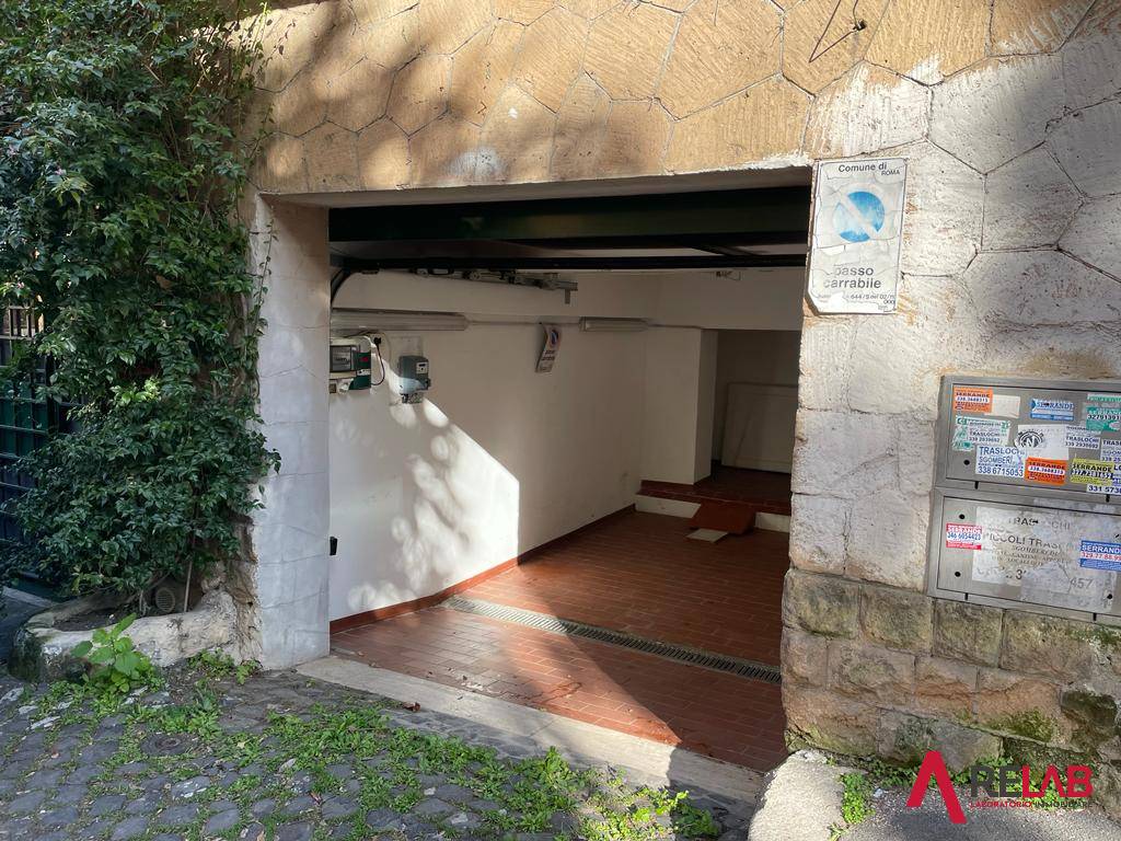 Garage in affitto a Roma via Pietro Antonio Micheli